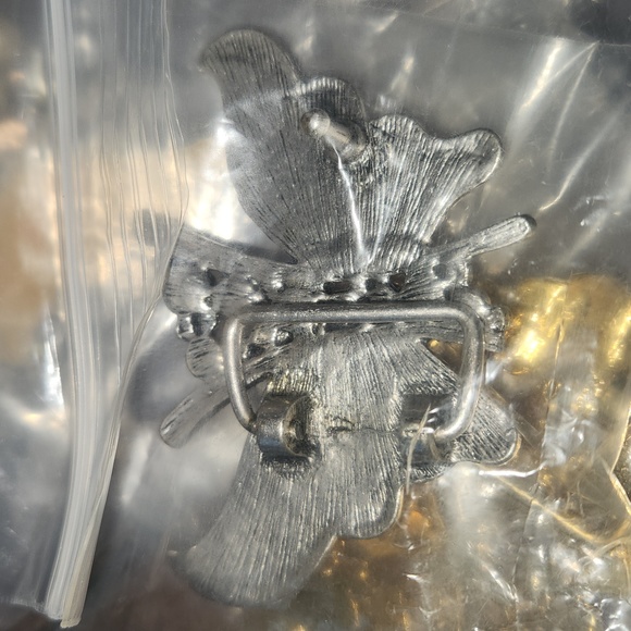 Neiman Marcus 9 Swarovski belt buckles/ scarf catcher use sash belt or snap belt - Picture 14 of 14